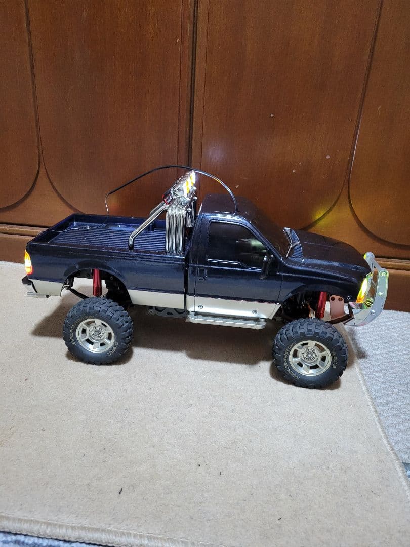 タミヤRC フォードF350 ハイリフト電動RCカープロポ、ライトユニット付き