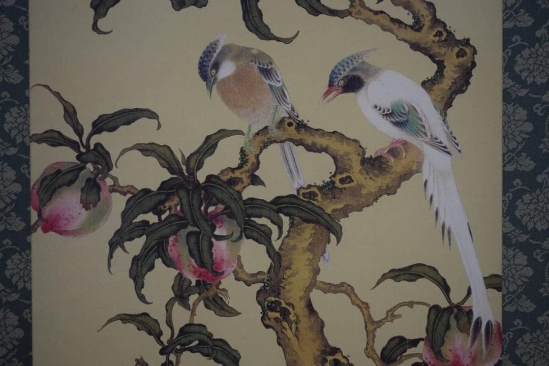 複製/熊代熊斐/桃樹山鵲図/工芸/布袋屋掛軸HF-464