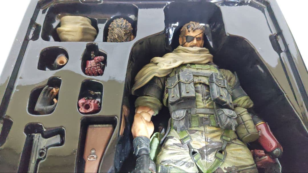 PLAY ARTS 改 ヴェノム・スネーク メタルギアソリッド フィギュア