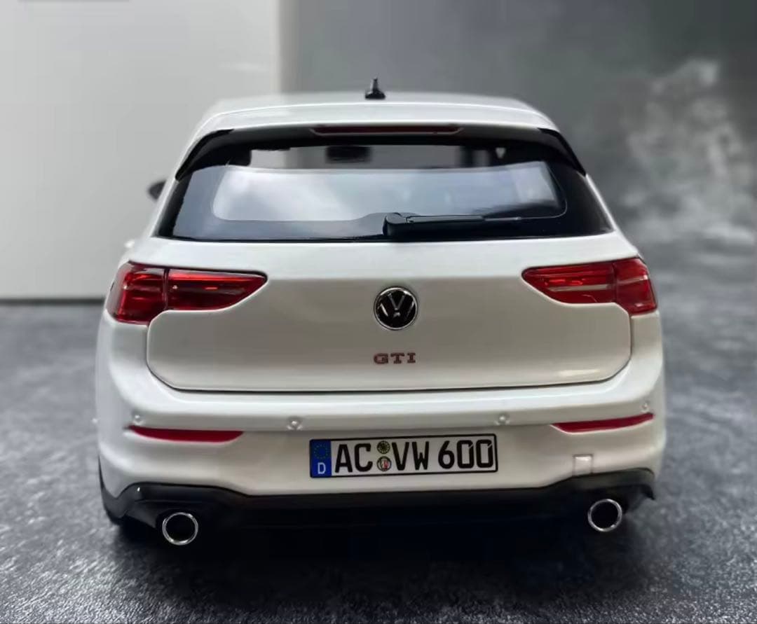 NOREV Volkswagen Golf 1/18スケールモデル