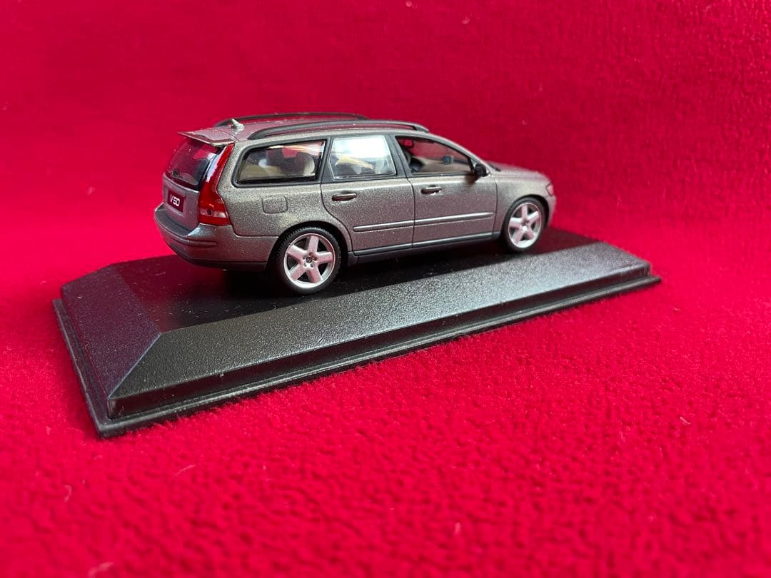 ミニカー　1/43　ボルボ　V50 ディーラー正規品　モデルカー
