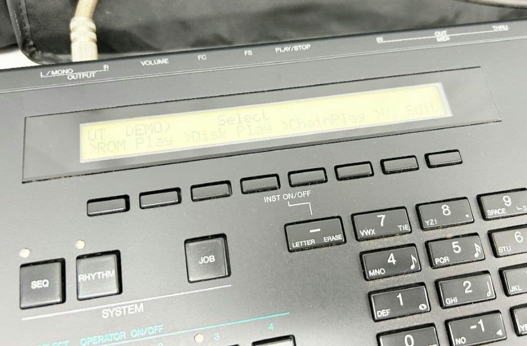 ヤマハ YAMAHA V50 シンセサイザー デジタル 61鍵盤ソフトケース付き
