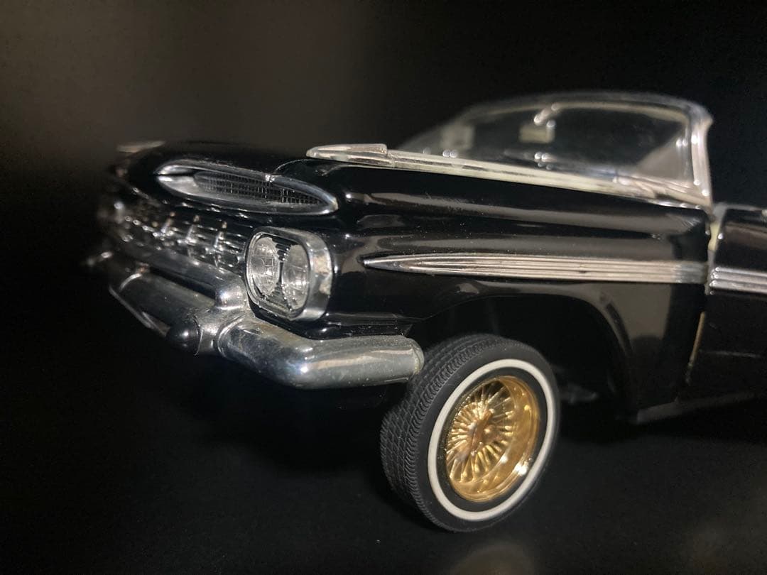 シボレー　59 インパラ　ローライダー　1/18 ダイキャストモデルカー