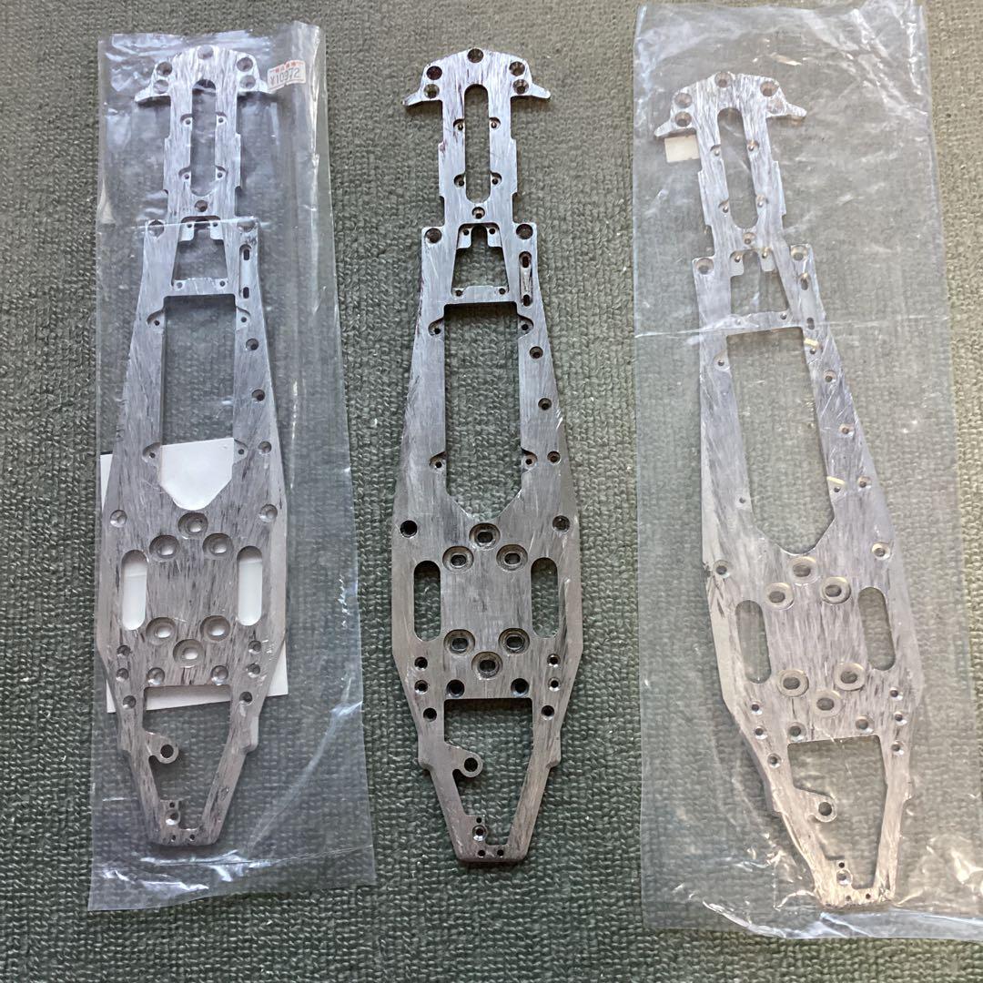 ムゲン　MRX5用のメインシャーシー3枚セット（ジャンク品）