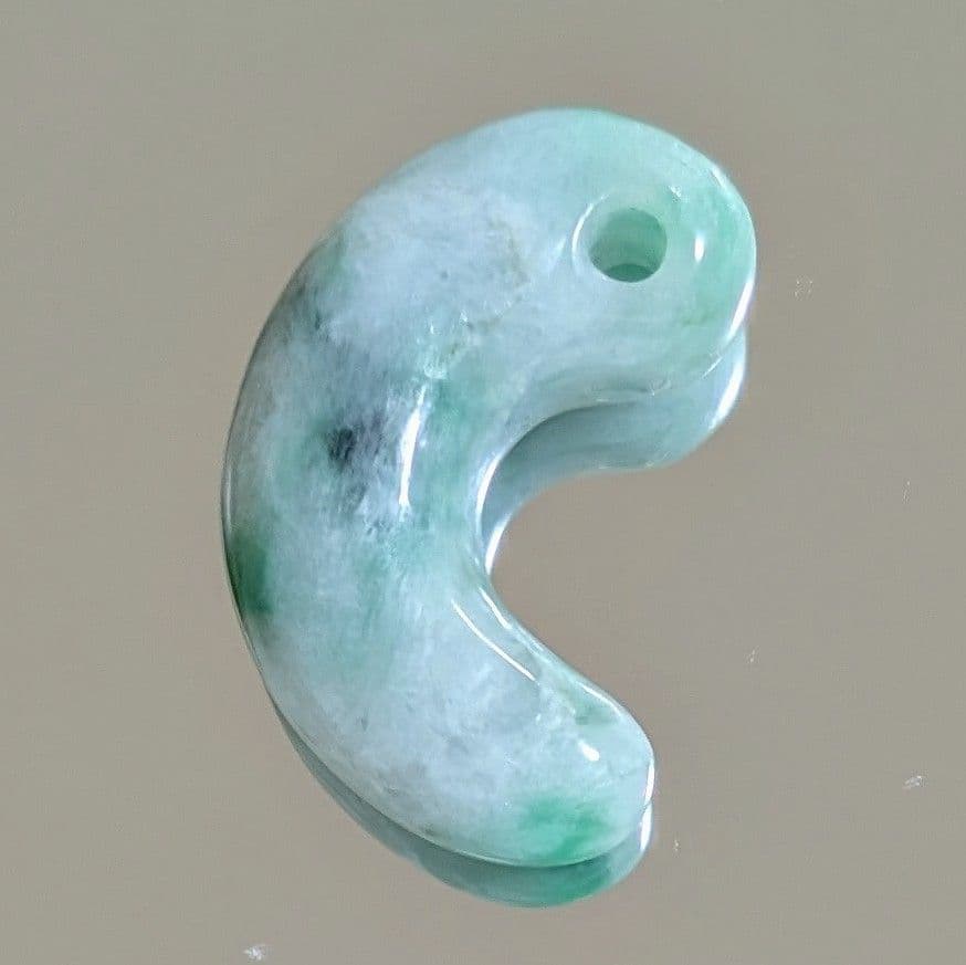 翡翠勾玉