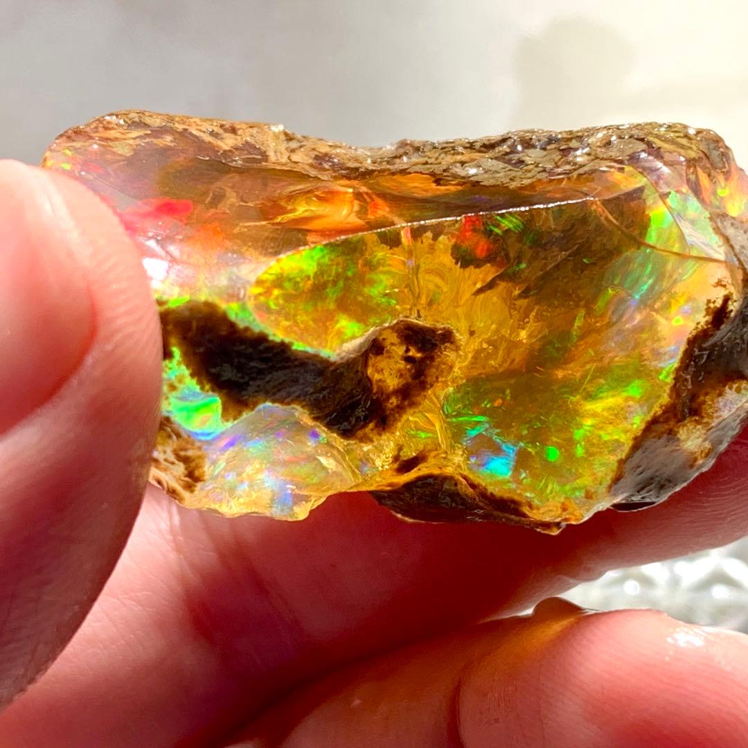 期間限定値下げ！肉厚で虹たくさん❤︎イエローオパール原石148.5ct