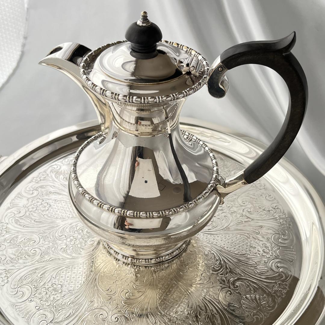 【Walker & Hall】 ペイズリーパターンのジャグ 【シルバープレート】