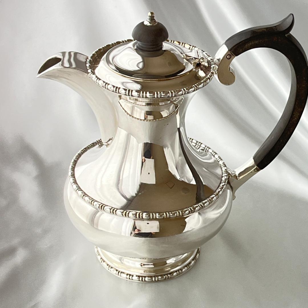 【Walker & Hall】 ペイズリーパターンのジャグ 【シルバープレート】