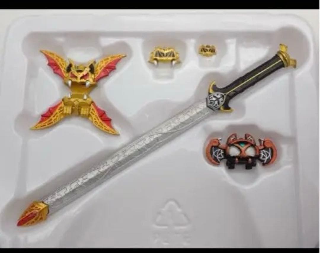 真骨彫 SHフィギュアーツ　仮面ライダーキバ エンペラーフォー厶