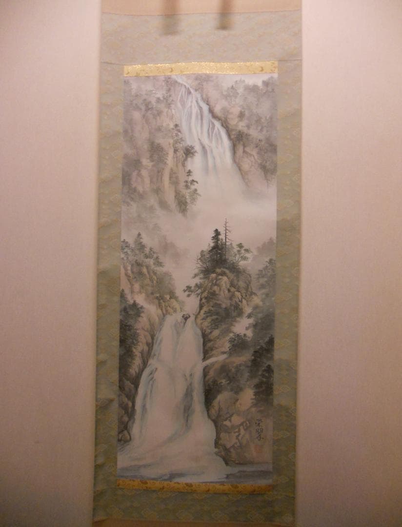掛け軸 栄翠 二段滝色彩 絹本 希少 軸装 茶道具 掛軸 美品 です。