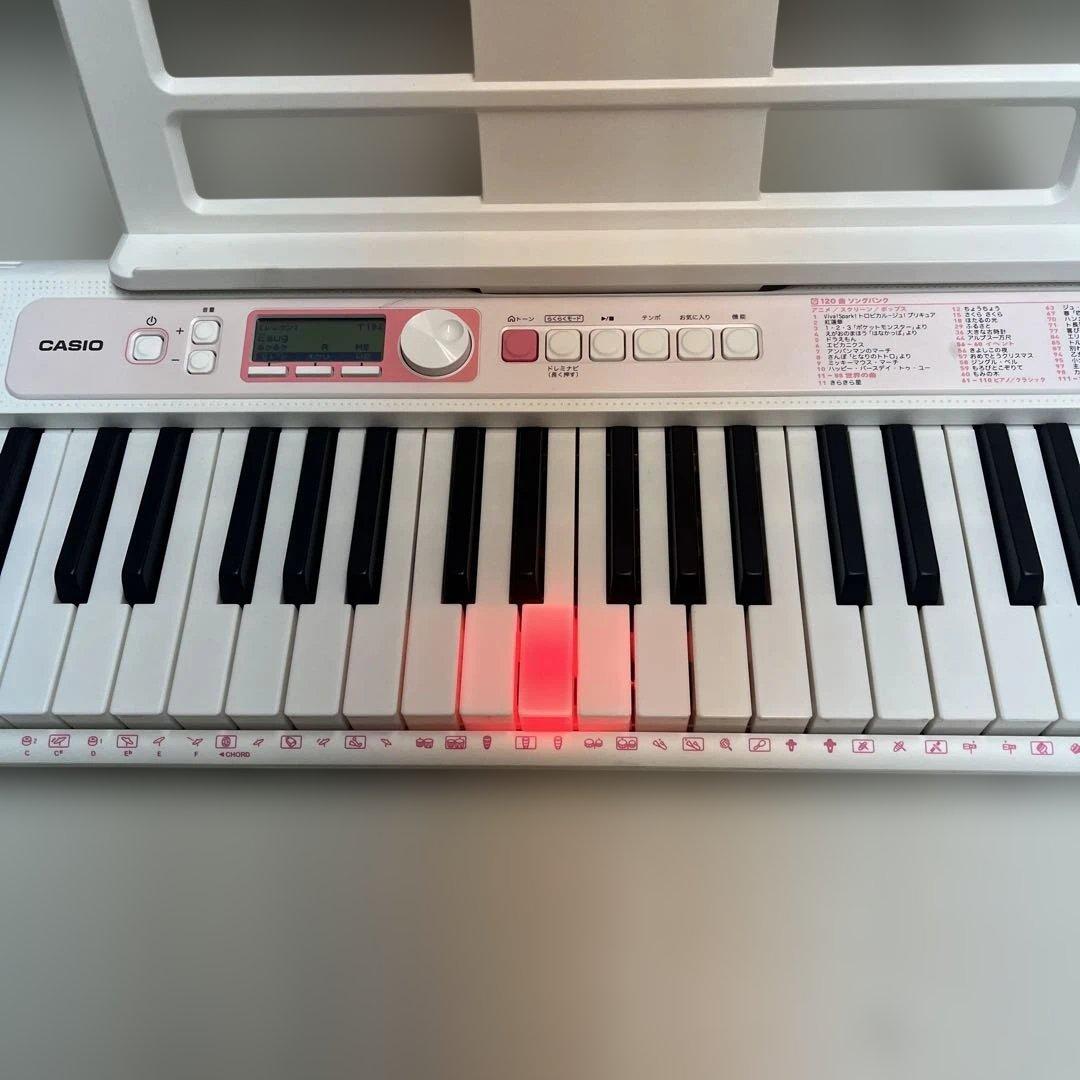 美品　CASIO キーボード LK-320 2021年　ホワイト×ピンク　カシオ