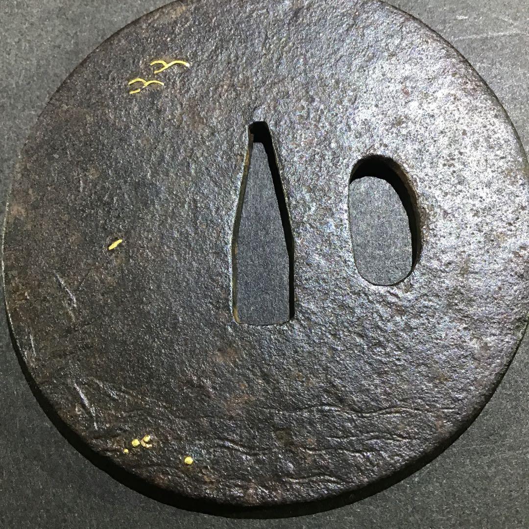 鉄地丸型鋤出色絵象嵌「魚村雁図」山城国伏見住　金家在銘　室町時代　　　　　書鍔箱