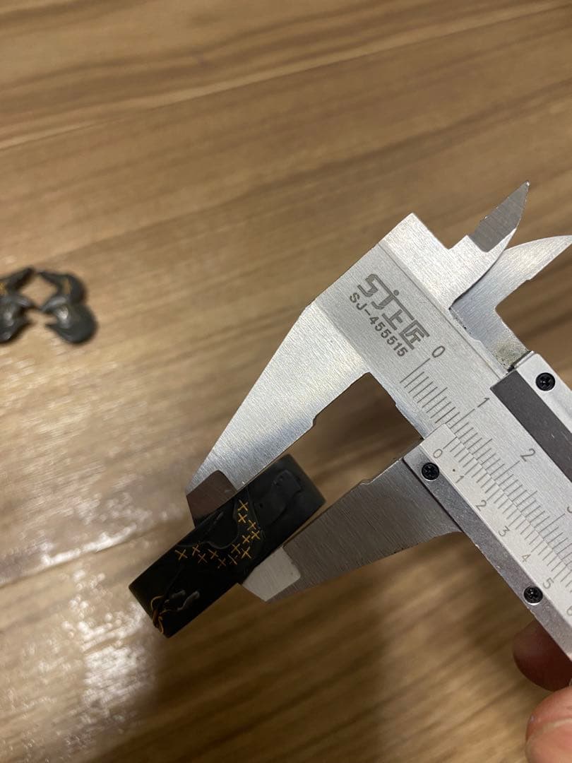頭　縁　目貫