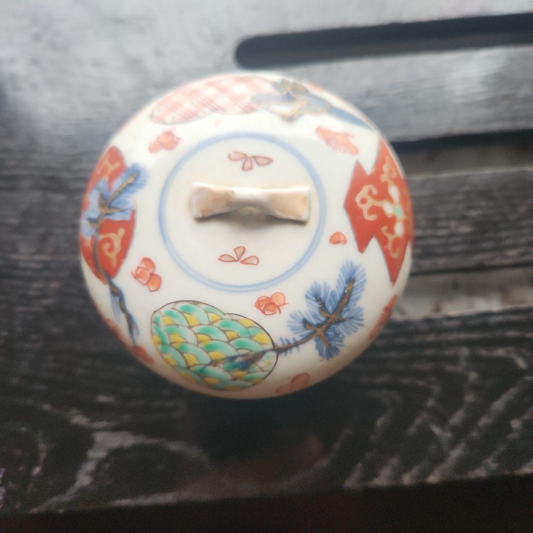 古伊万里　化粧白粉入れ　花と鳥の模様の蓋付き陶器　　江戸時代