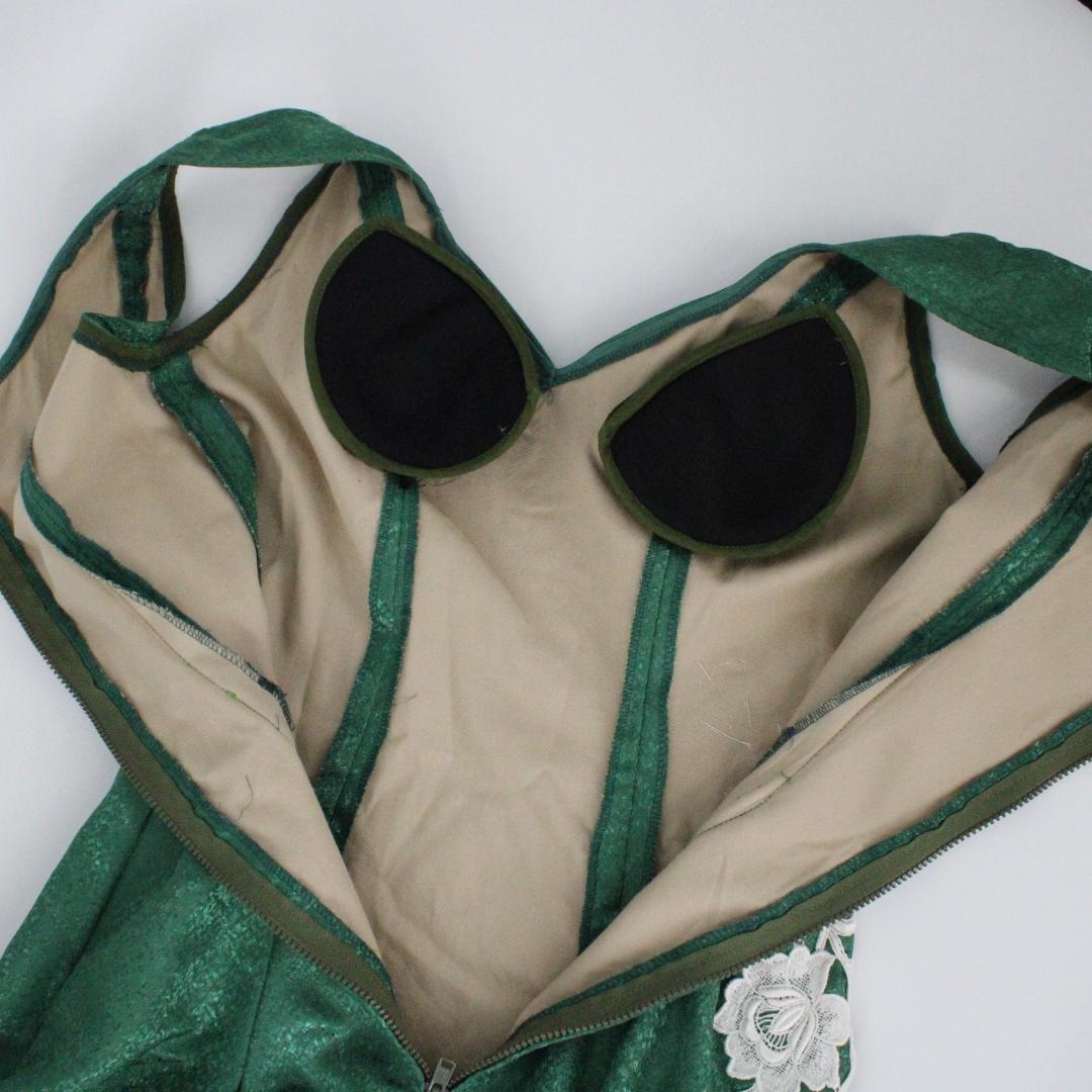 【極美品 フラメンコ衣装】艶やか光沢グリーン×ホワイト刺繍 ドレス 胸パット付き