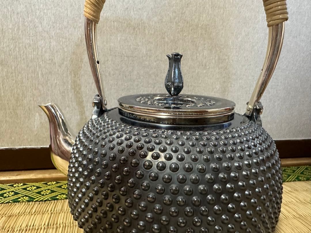純銀製 玉霰打出 花蕾摘 あられ 湯沸 銀瓶 工芸品 美術品 煎茶道具