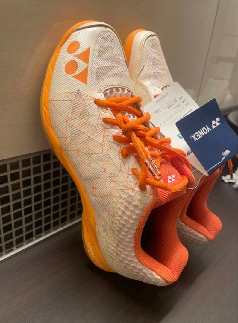 YONEX　ヨネックス　バドミントン　シューズ　オレンジ　新品　アエラス