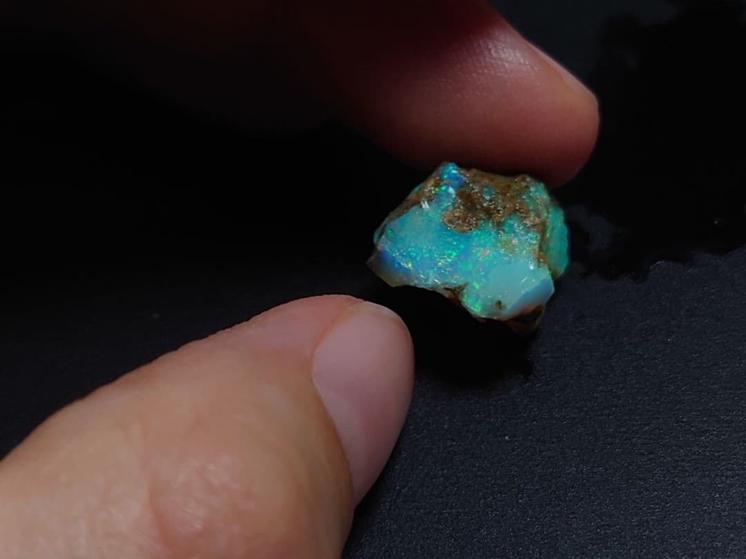 エチオピアウェロ産　チョーク　オパール　ピンファイア　原石　鉱物標本