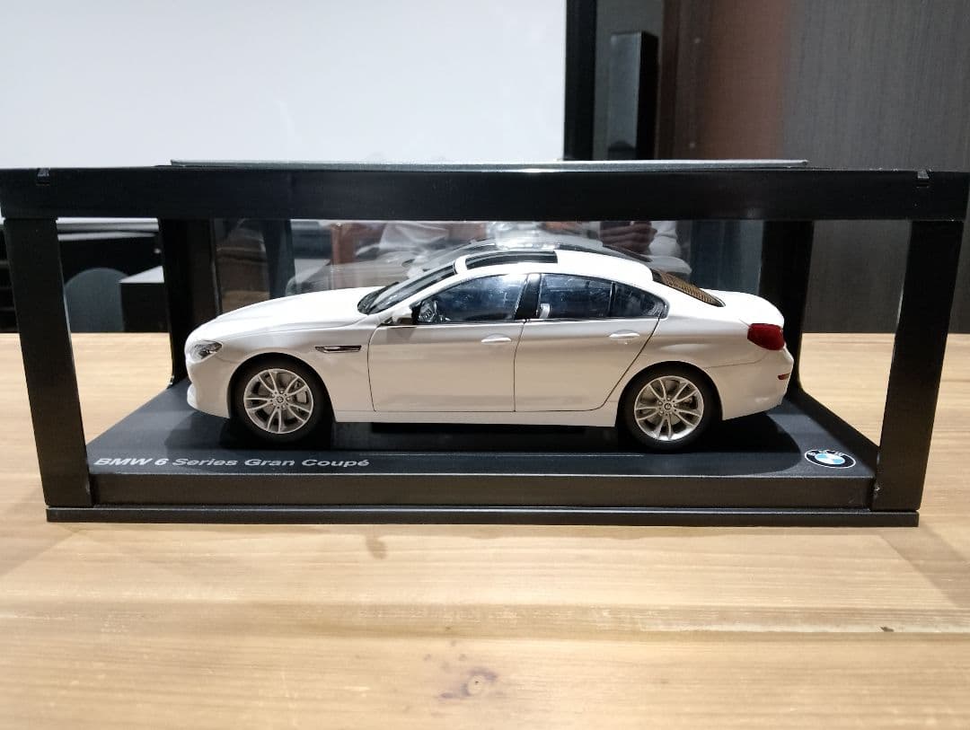 1/18  6シリーズ　グランクーペ　ディーラー品　ミニカー　ホワイト