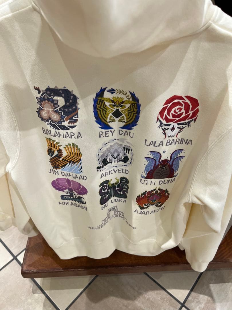 USJ 限定　モンスターハンターワイルズ　パーカー　白　Lサイズ