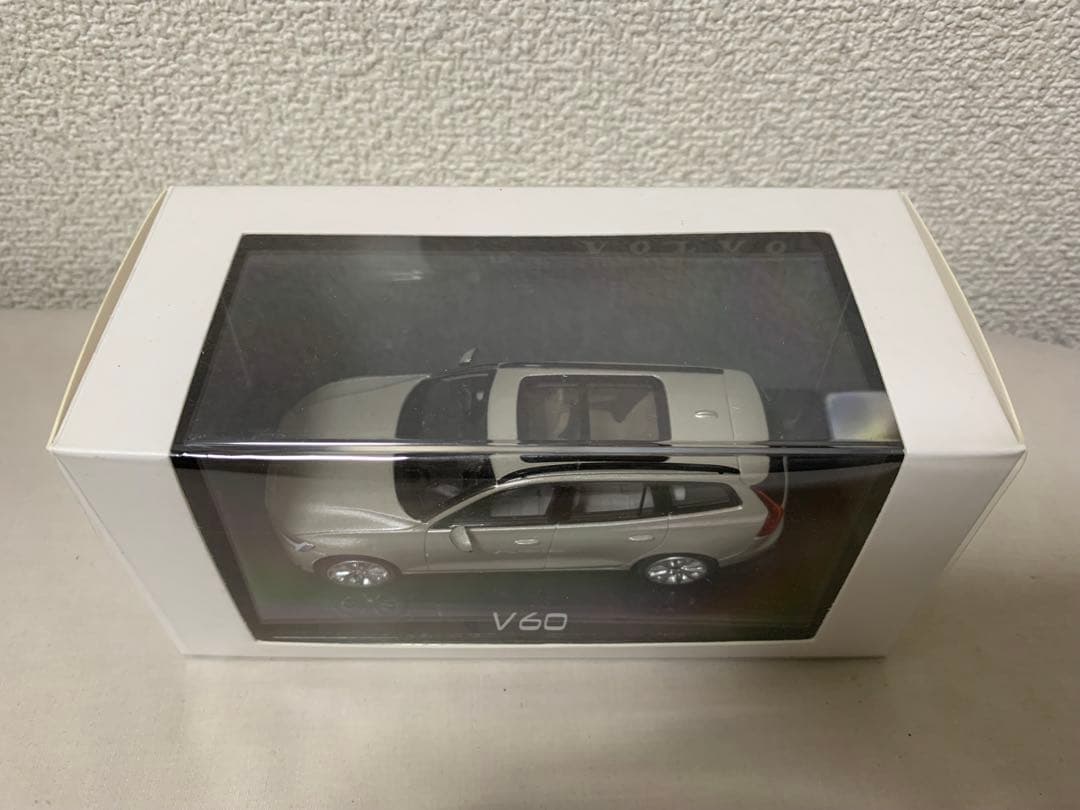 1/43 VOLVO特注 1/43 VOLVO V60 バーチライト