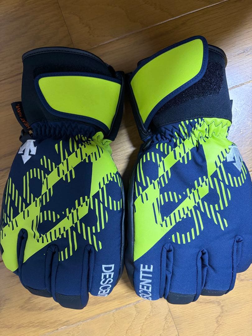 DESCENTE スキーウェア 上下セット　手袋付き