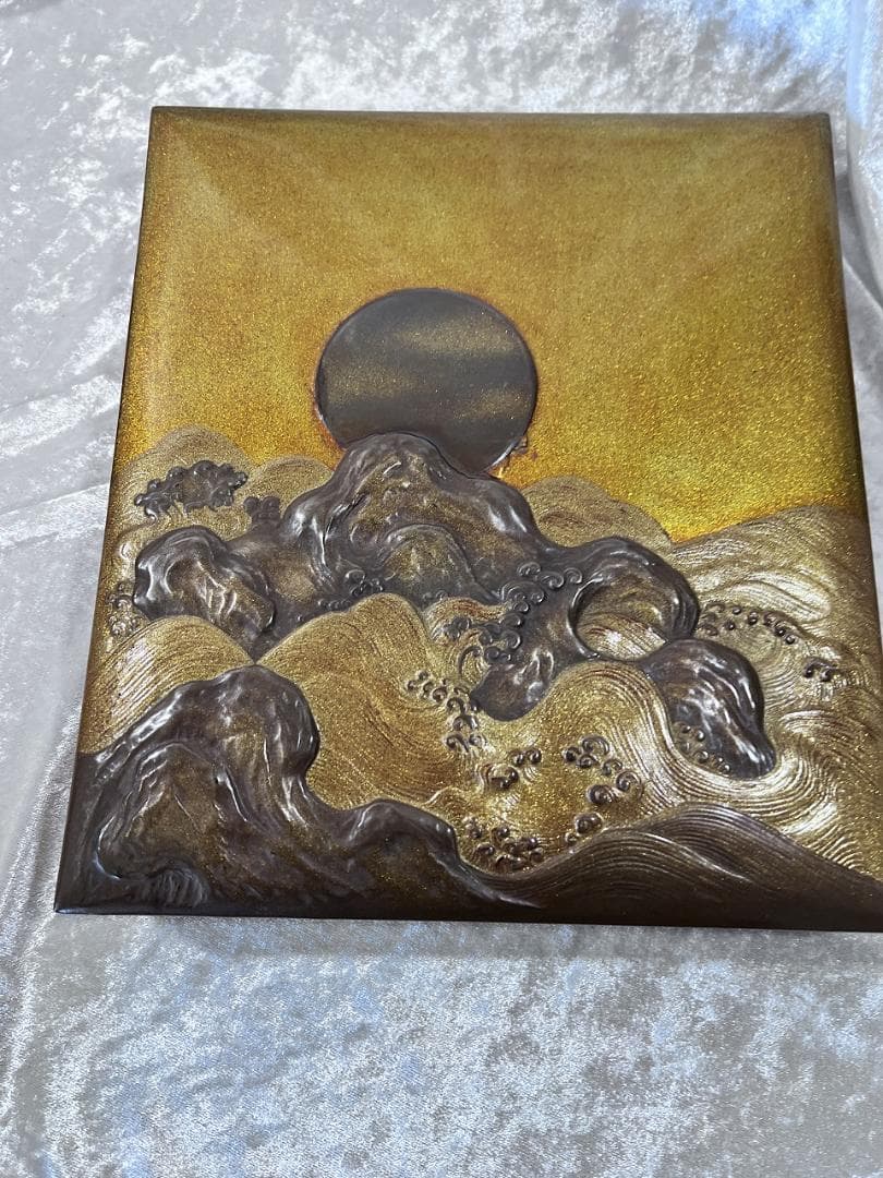 蒔絵　月に波紋硯箱　明治期　金蒔絵　高蒔絵　合せ箱 漆器 文箱 山と太陽の浮彫り