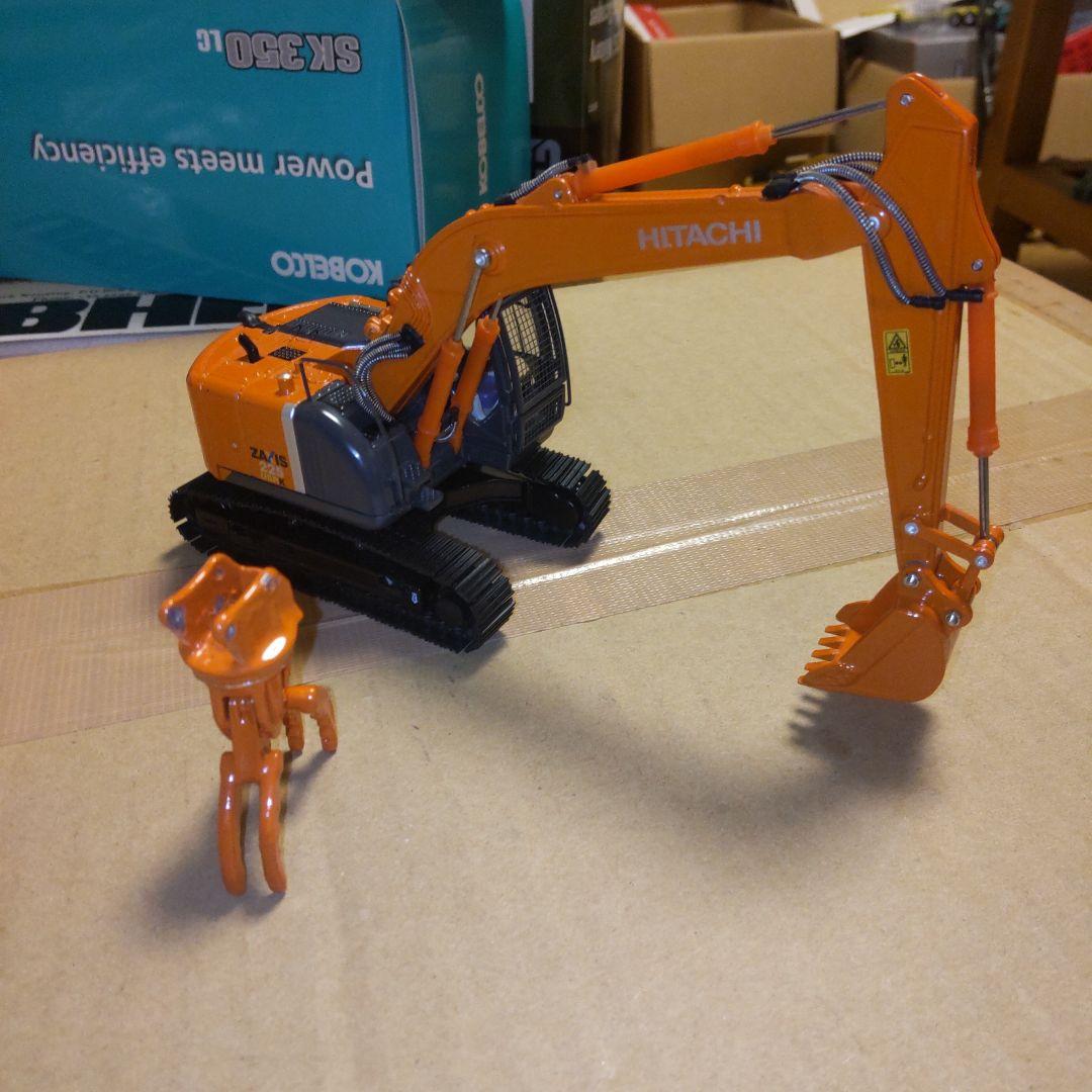 日立建機　ZAXIS 225USRK-3  回転フォークセット　1/50