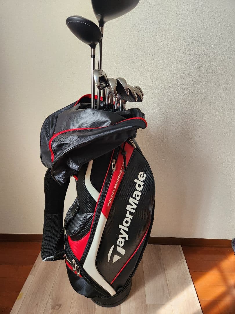 TaylorMade ゴルフクラブセット　練習用バッグ他初心者向けゴルフ用品付