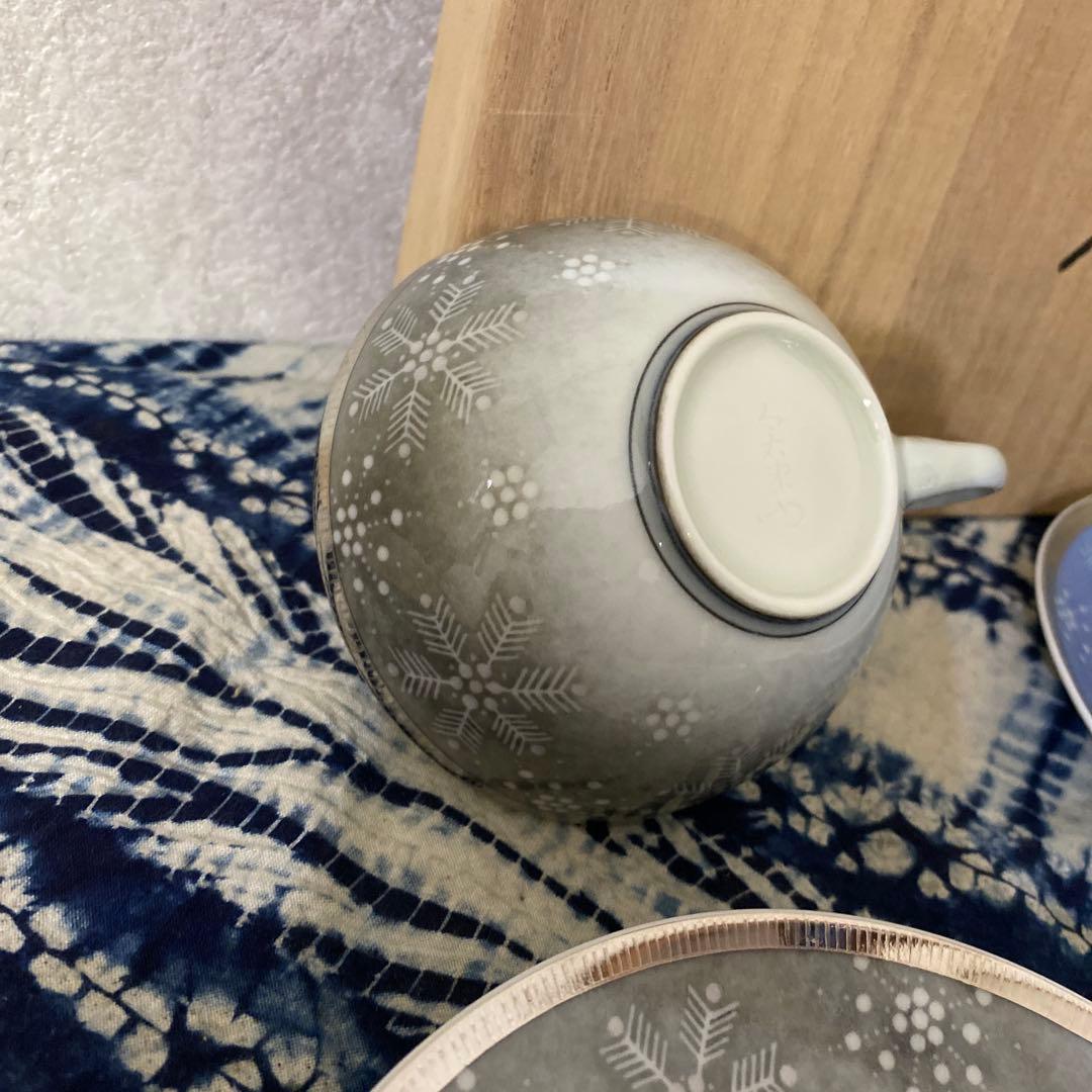セール人間国宝 十四代 今泉今右衛門 本人作 色絵薄墨吹墨墨はじき雪文紅茶碗