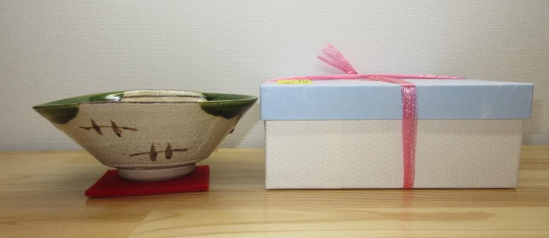 送料込【逢絢亭・新品】茶道具 平茶碗 美濃焼 織部 松本鐵山 紙箱入り