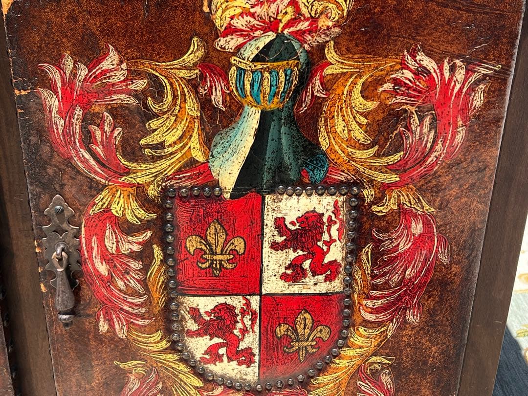 手描きの紋章付き木製タンスピールモーベル アルテサニア 作ったで スペイン