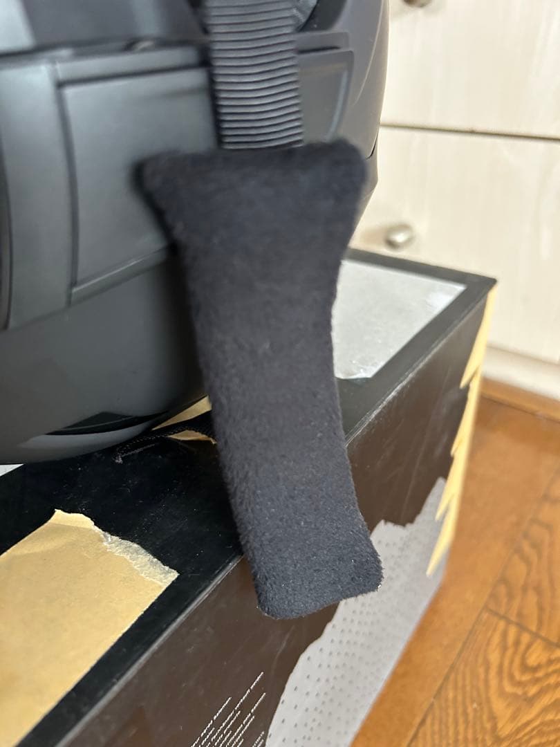 SALOMON スキー・スノーボード　バイザー付ヘルメット　サイズM　箱潰れ有