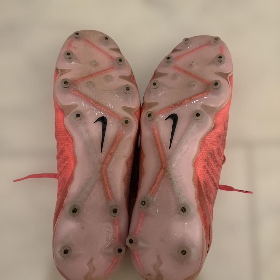 Nike ピンク スパイクファントムGXAgソール