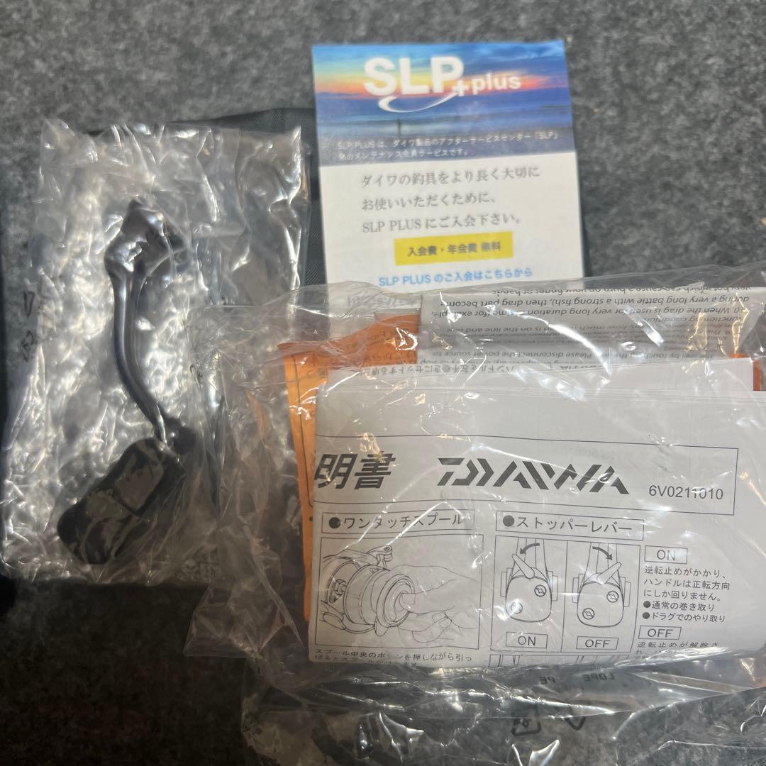 美品　ダイワ24 LT2000S-P スピニングリール