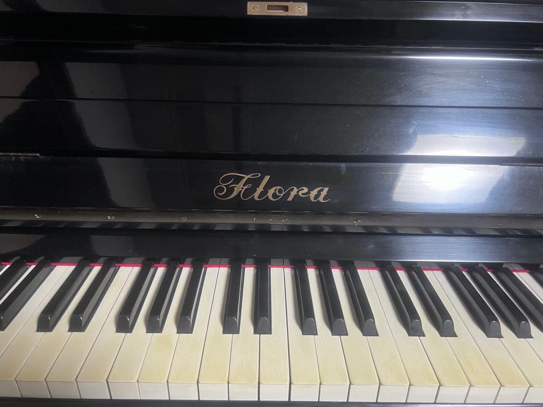 Flora アップライトピアノ