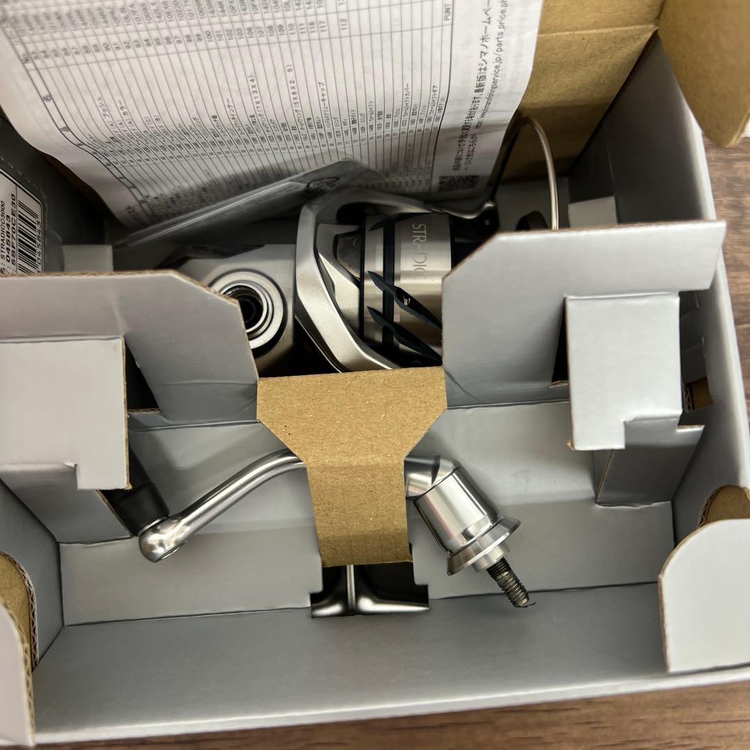 12315 シマノ　スピニングリール 23 ストラディック　C3000