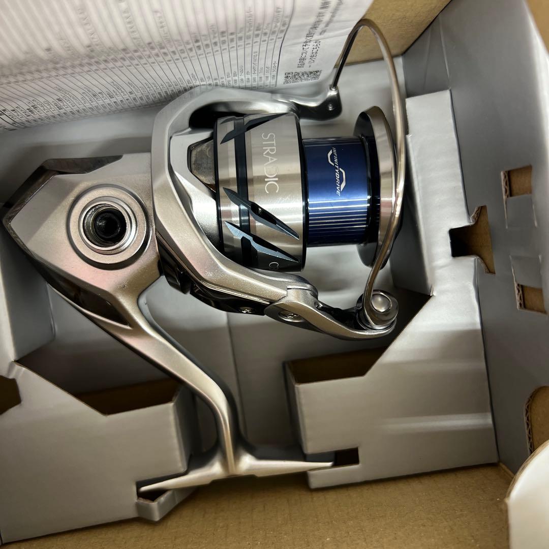 12315 シマノ　スピニングリール 23 ストラディック　C3000