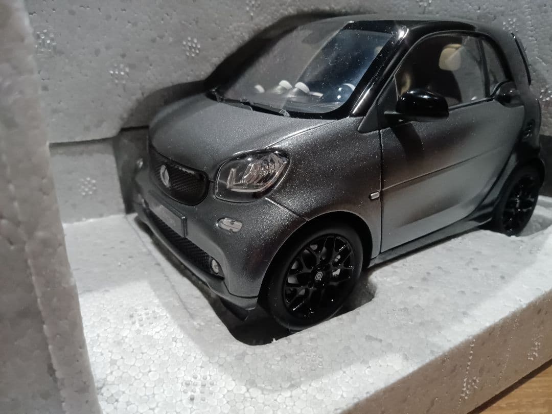 1/18 スマート　フォーツー　ディーラー品　ミニカー　ブラック×グレー