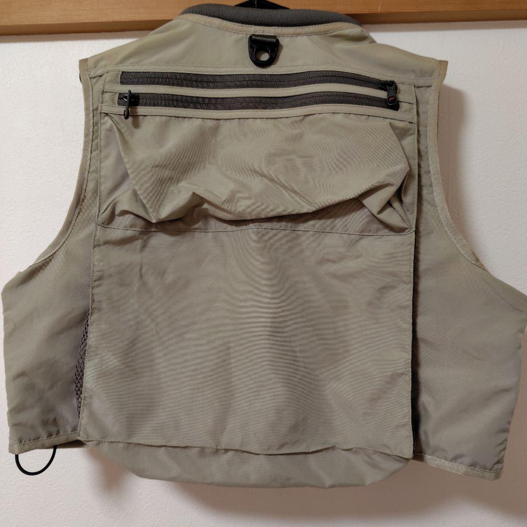 新品未使用タグ付き SIMMS シムス フィッシングベスト S ベージュ 釣り