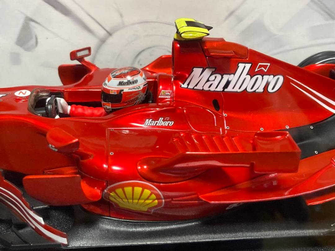 フェラーリF2007キミ・ライコネン♯6 1/18Hot Wheels
