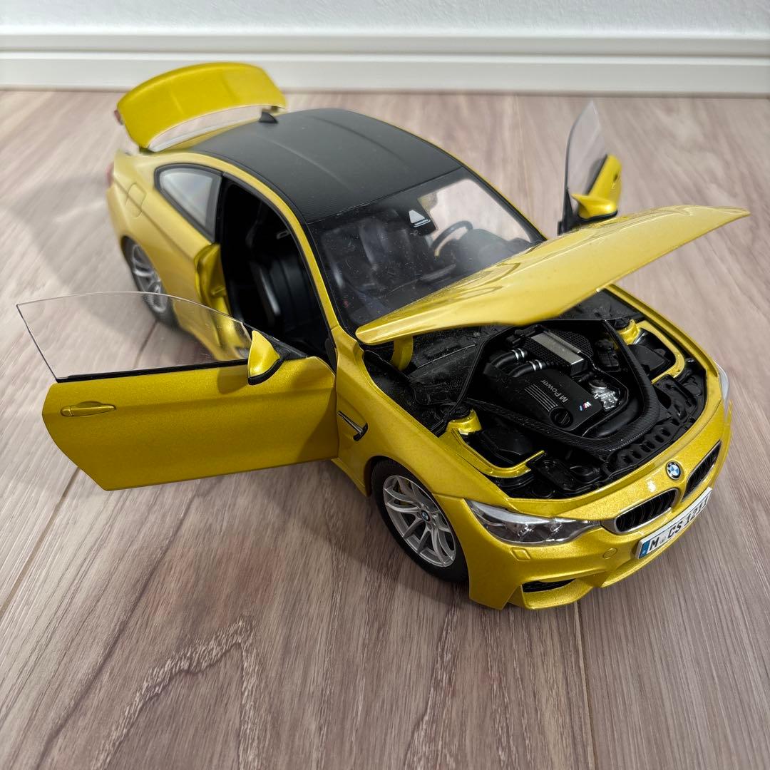 自動車  M4 1/18
