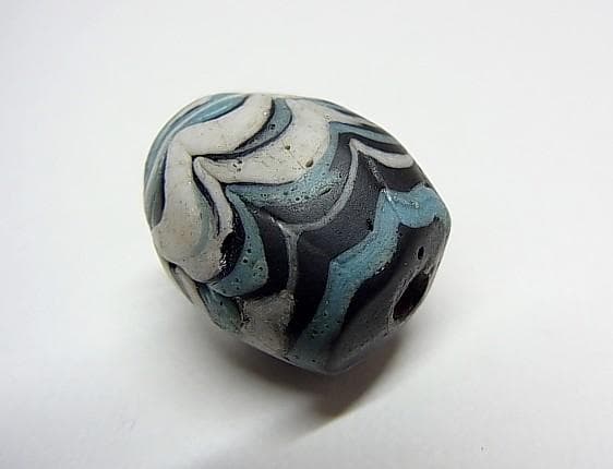 ★G2703★古代とんぼ玉 (A47) イスラム大粒　ガラスビーズ　かきあげ文様