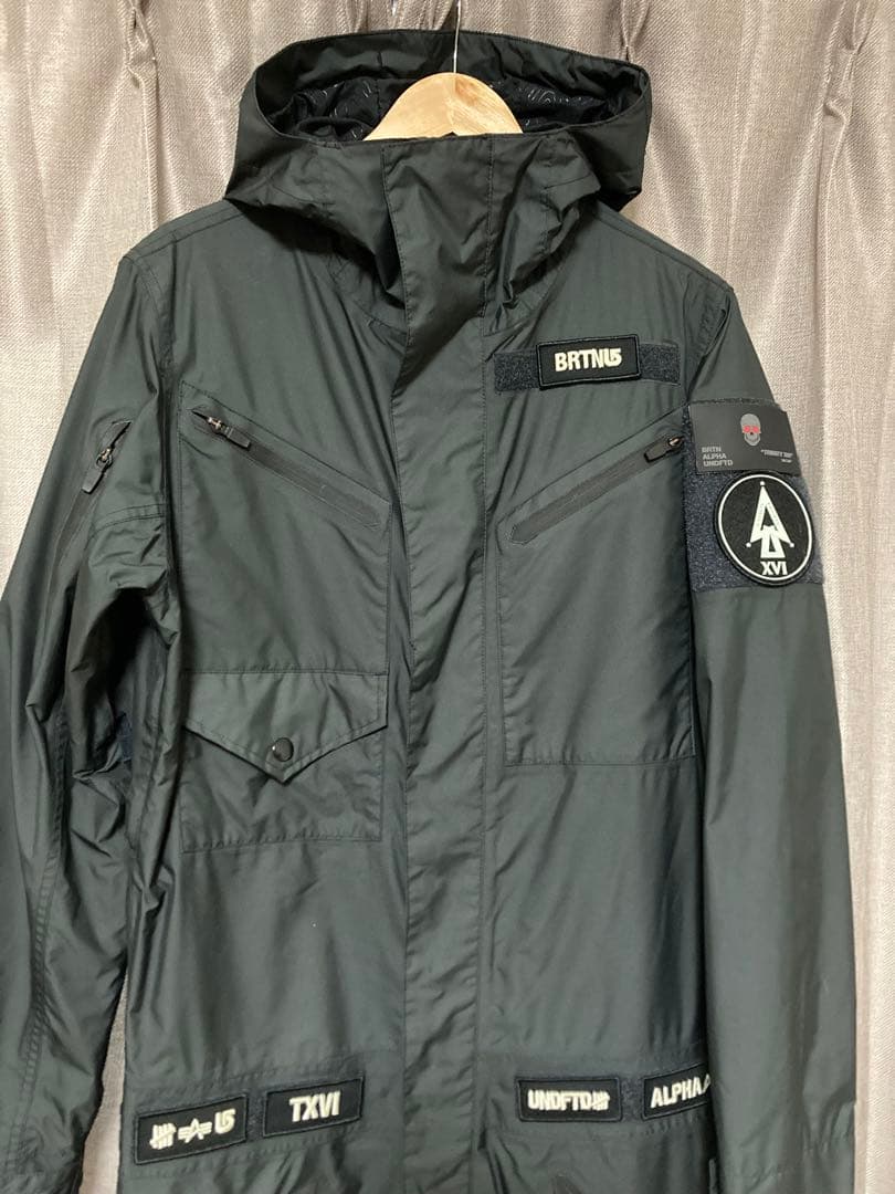 BURTON （バートン）×UNDEFEATED × Alphaのコラボウェア