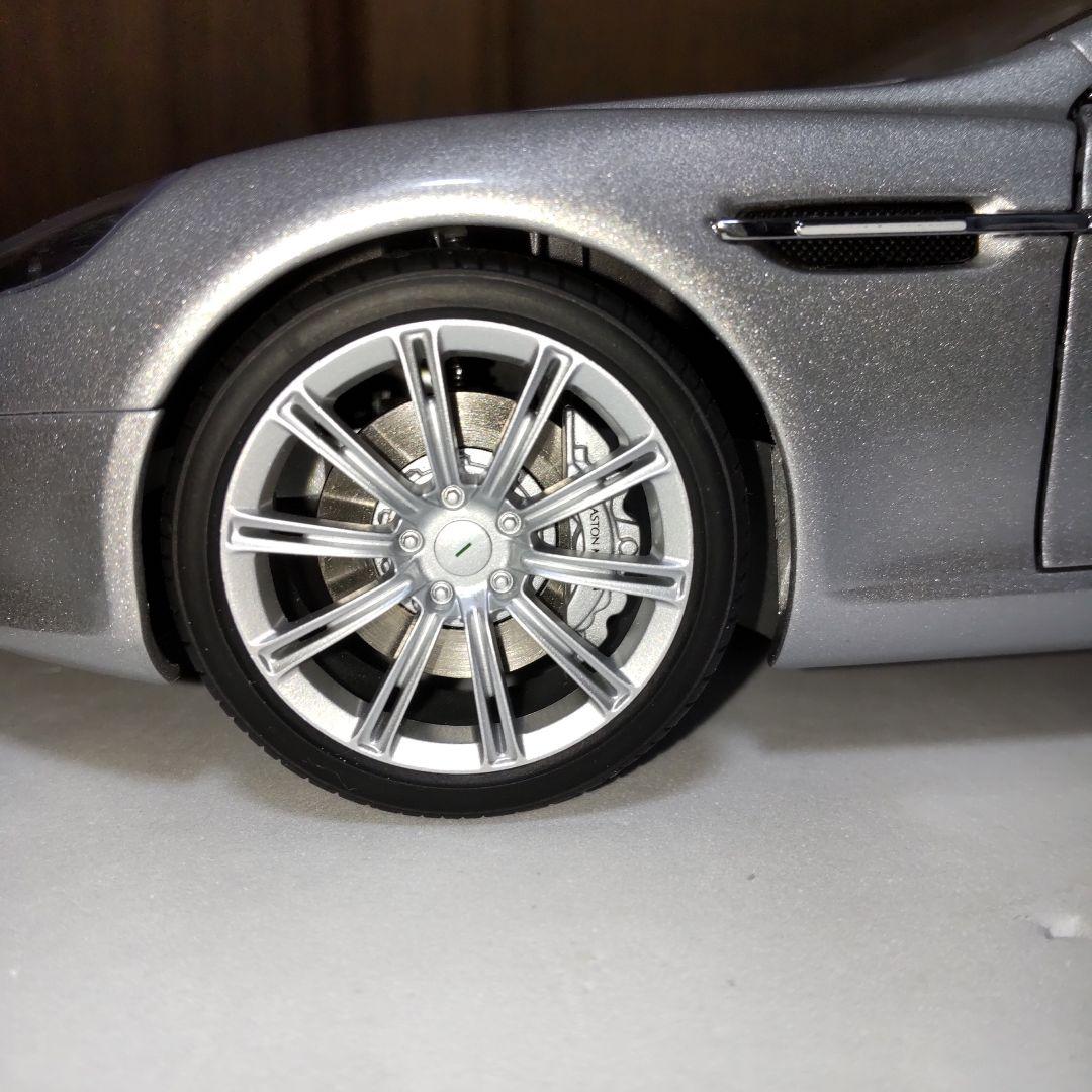 アストンマーティン ラピード シルバー 1/18 オートアート