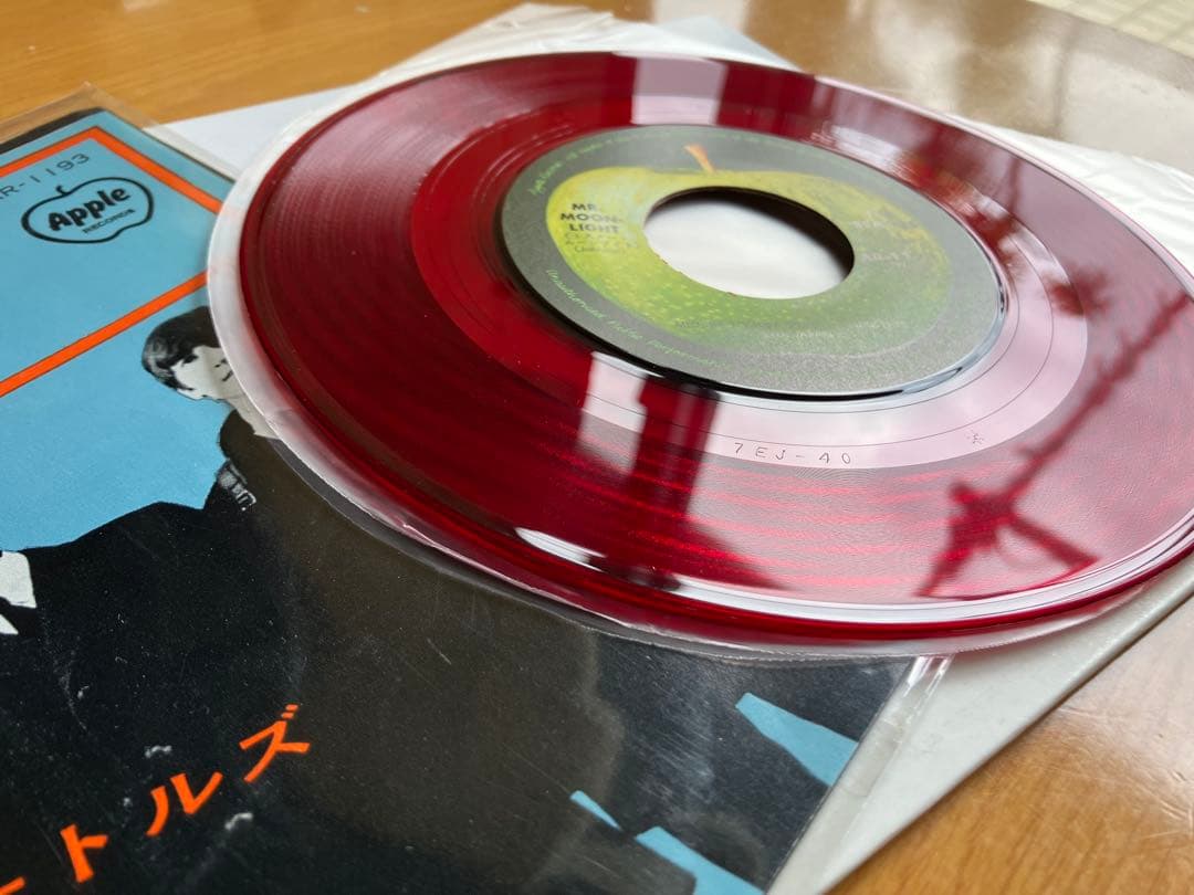 新品の赤盤　ミスタームーンライト　ビートルズ