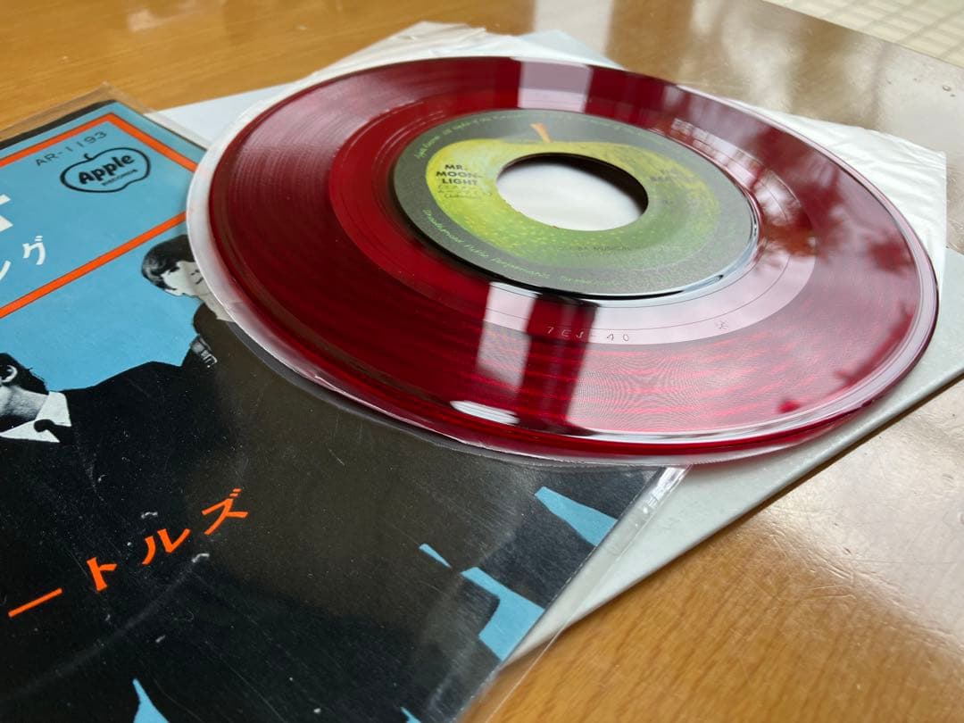 新品の赤盤　ミスタームーンライト　ビートルズ