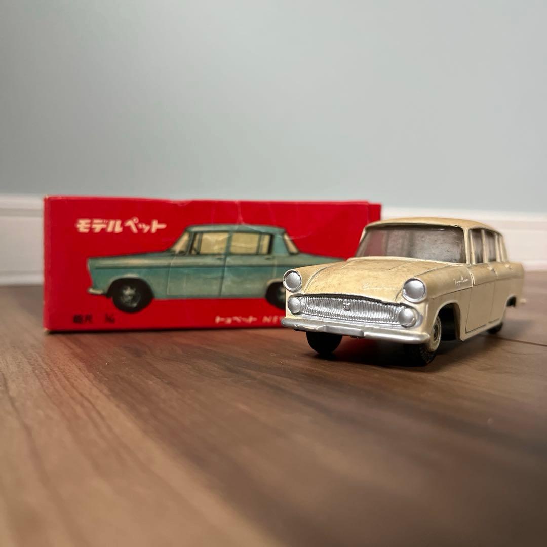 モデルペット NEW コロナ NO.7 トミカ　ミニカー