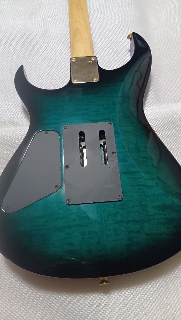 FERNANDES FGZ-550 ダブルロックトレモロ