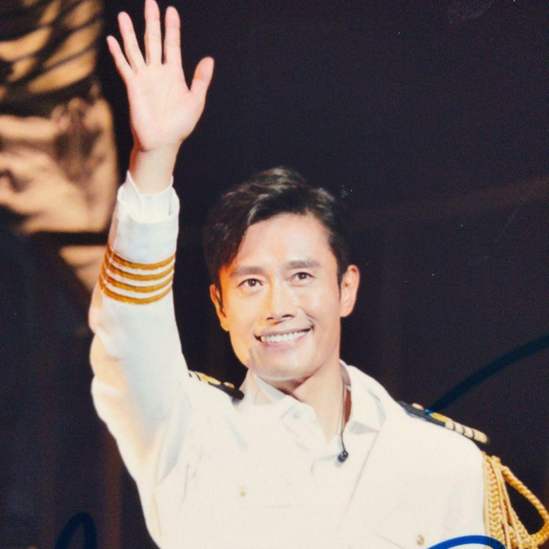 セール中…イ・ビョンホン直筆サイン入り2Lサイズ写真…Lee Byung-hun